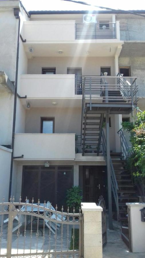 Apartmani Ivkovic+ トレビニエ エクステリア 写真