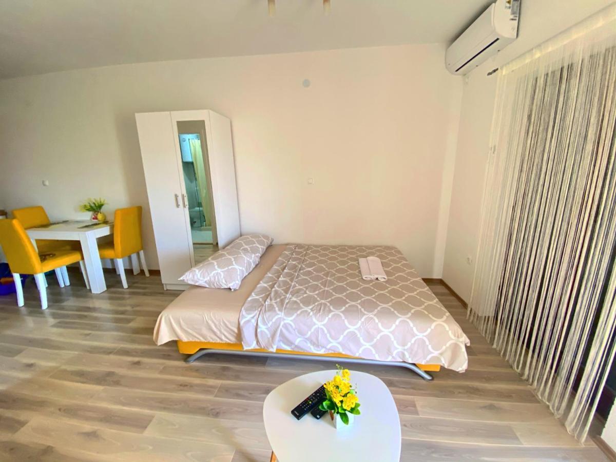 Apartmani Ivkovic+ トレビニエ エクステリア 写真
