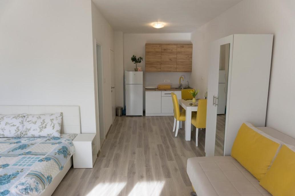 Apartmani Ivkovic+ トレビニエ エクステリア 写真