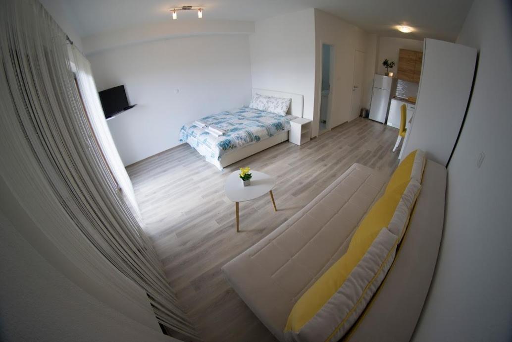Apartmani Ivkovic+ トレビニエ エクステリア 写真