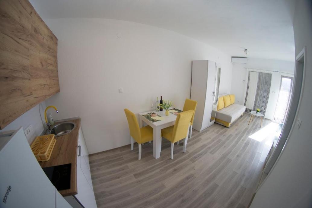 Apartmani Ivkovic+ トレビニエ エクステリア 写真
