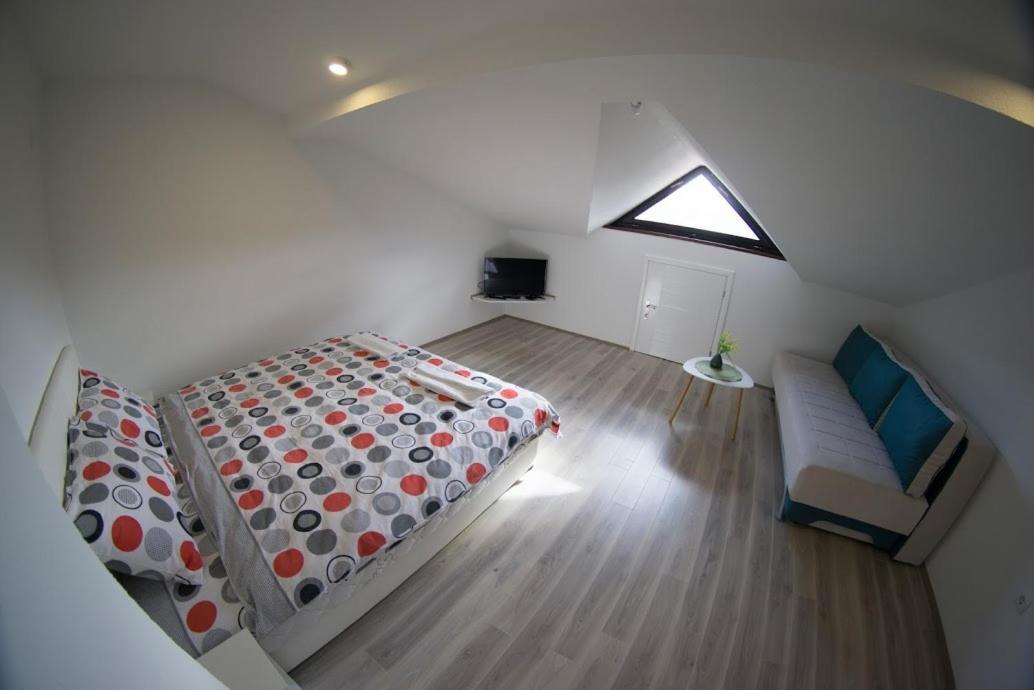 Apartmani Ivkovic+ トレビニエ エクステリア 写真