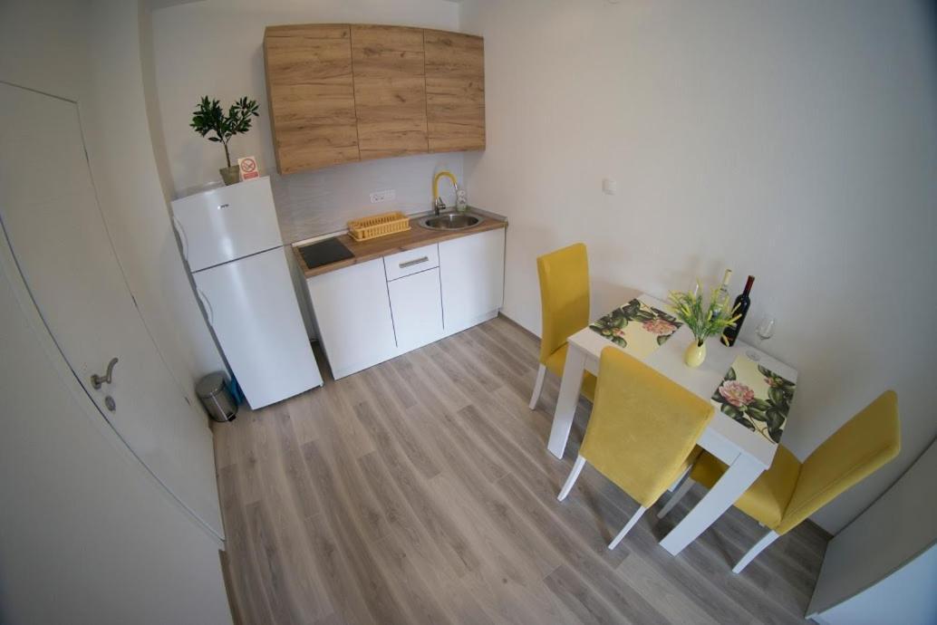 Apartmani Ivkovic+ トレビニエ エクステリア 写真
