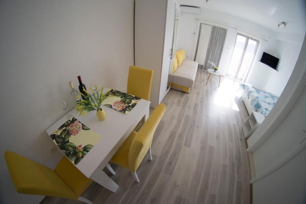 Apartmani Ivkovic+ トレビニエ エクステリア 写真