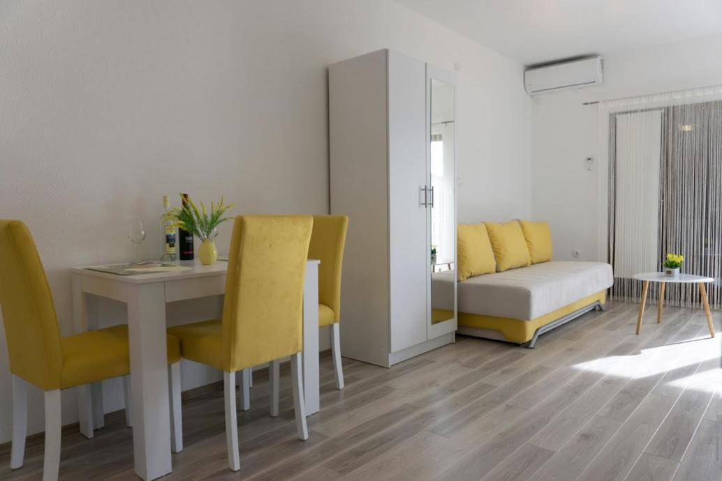 Apartmani Ivkovic+ トレビニエ エクステリア 写真